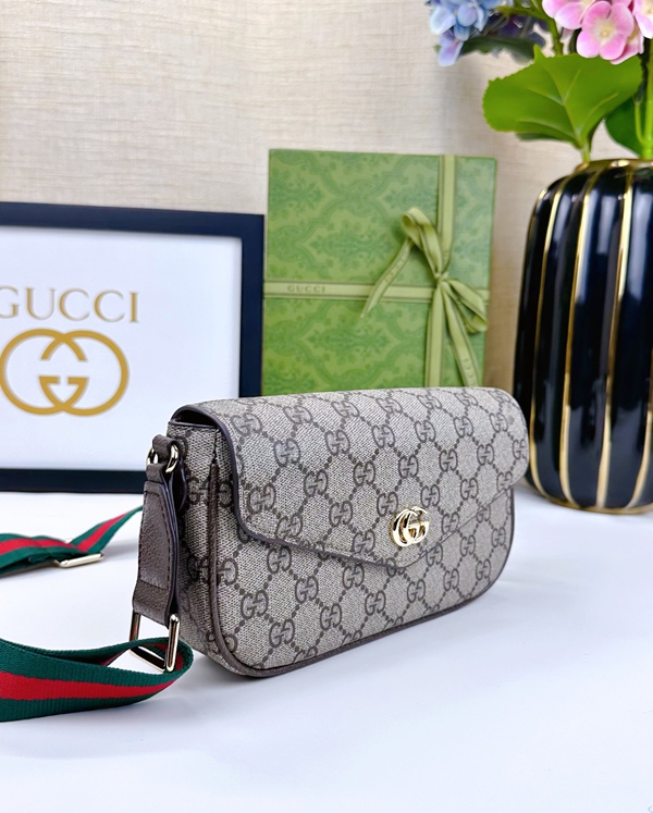 激安グッチバッグコピー背面デザイン